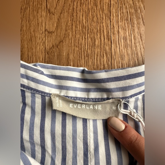 Everlane Blue And White Striped Cotton Collared The Woven PJ Top Size M NWT - Picture 2 of 6